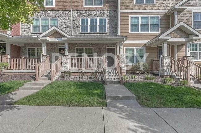 Building Photo - 3 Bedroom / 3.5 Bath Townhouse Near KU MED -  Available in August