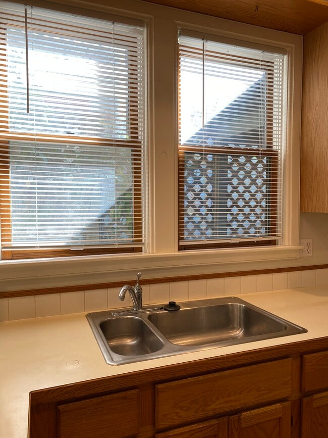 Building Photo - 603 Mathews St