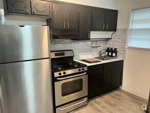 Building Photo - 122 Woodland Ave
