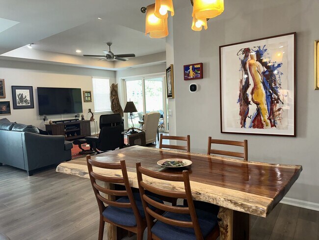Building Photo - 1313 Beachcomber Blvd