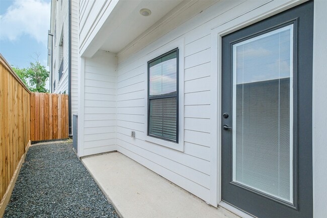 Building Photo - 2017 Lou Ellen Ln