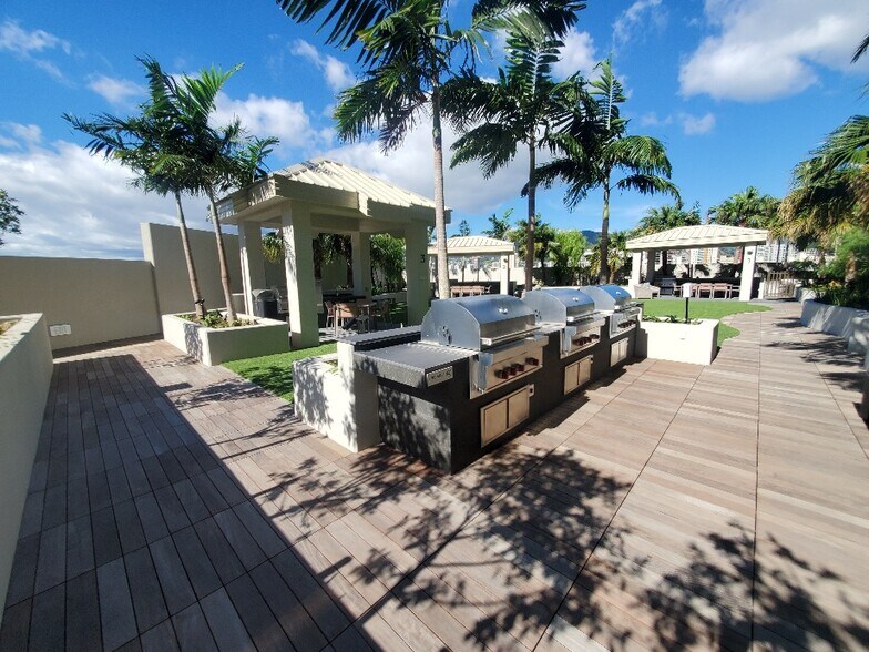 Speed Grills - 1388 Kapiolani Blvd