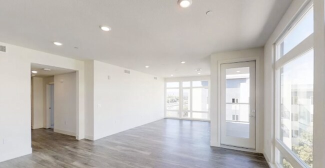Building Photo - 5933 Sunstone Dr