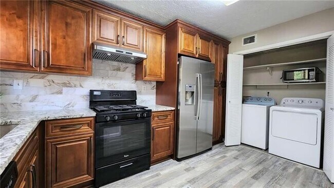 Building Photo - 401 Park Ridge Cir