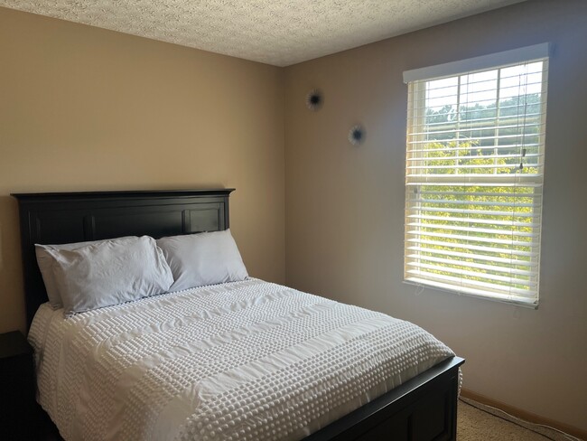 Building Photo - 2191 Painted Cliff Dr