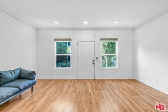 Building Photo - 246 Columbia Pl