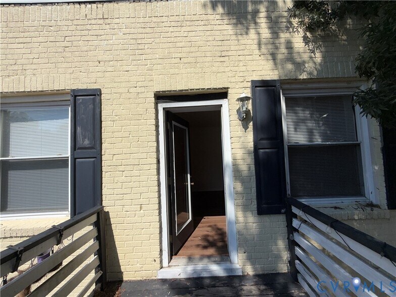 Building Photo - 114 S Addison St