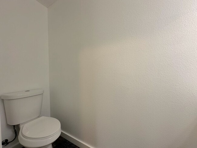 Building Photo - Modern & Stylish 4 Bed, 2.5 Bath Remodel!