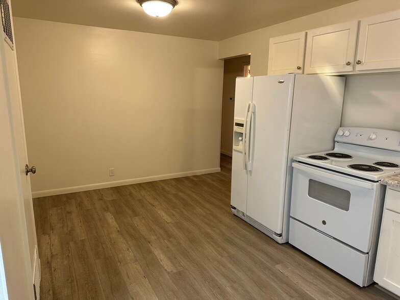 Kitchen - 3751 S Redmaple Rd