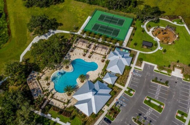 Building Photo - Welcome home to refined family living in this 3Bedrooms / 2.5Baths residence in Tohoqua!