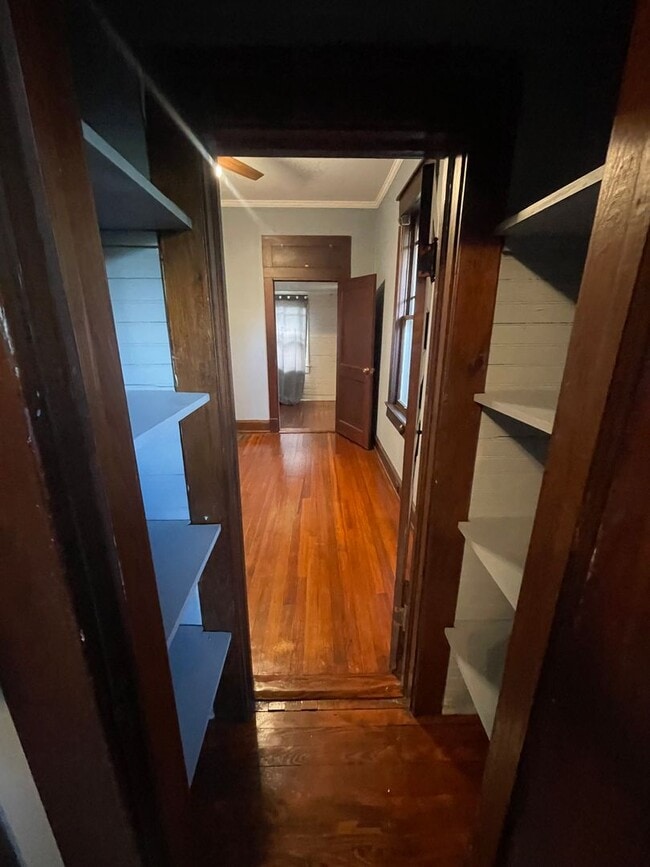 Building Photo - ?? COMING SOON ?? Charming 3 Bed / 1 Bath ...