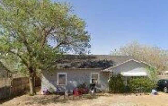 Building Photo - Handyman Special $0 First Month's Rent / “You fix, you SAVE BIG!!” Contact Mayshell for details: ...