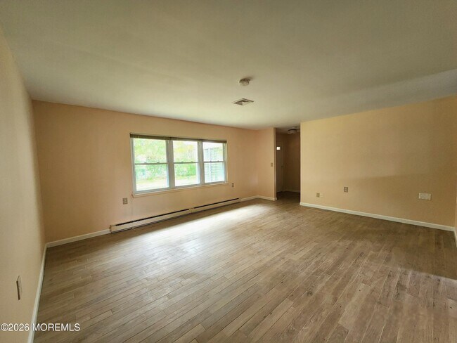 Building Photo - 341B Canterbury Ct