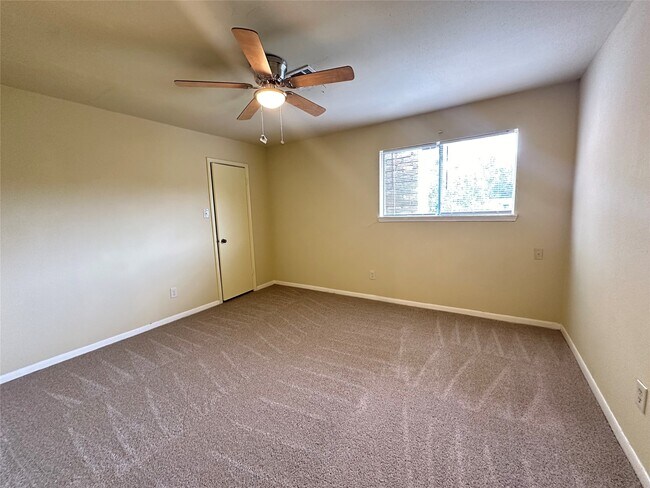 Building Photo - 1937 Arcadia Dr