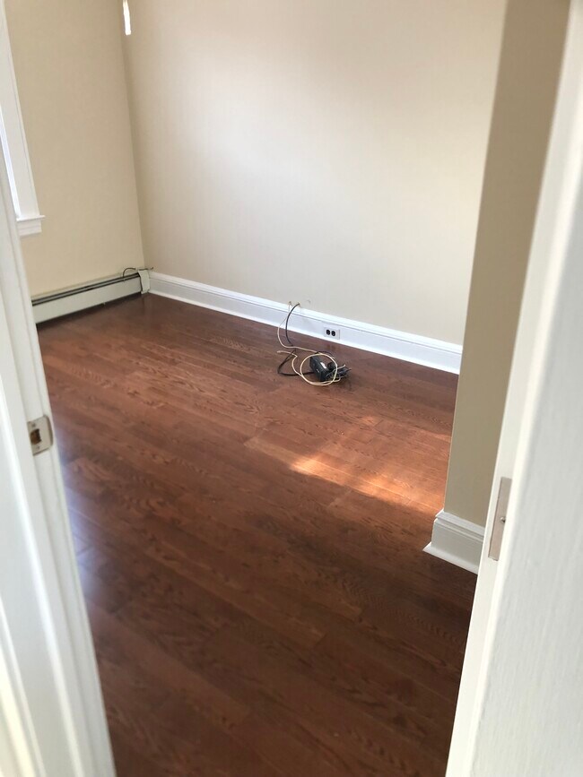 Building Photo - 28 2nd St