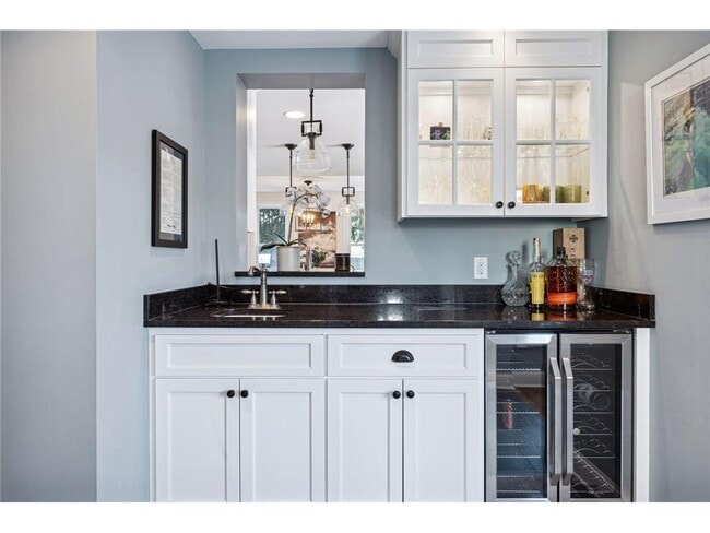 Building Photo - 5 Cooper Ave