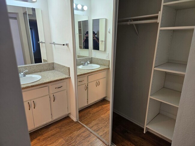 Building Photo - Lovely Ground Level 1 Bedroom 1 Bathroom In Irvine