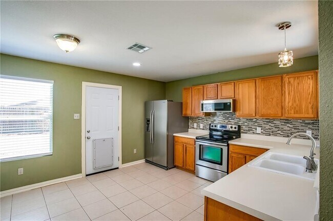 Building Photo - 122 Quail Hollow Dr