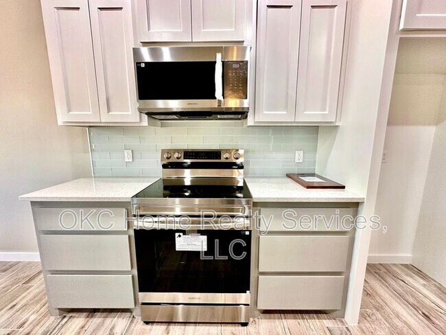 Building Photo - 2184 Hilltop Ln