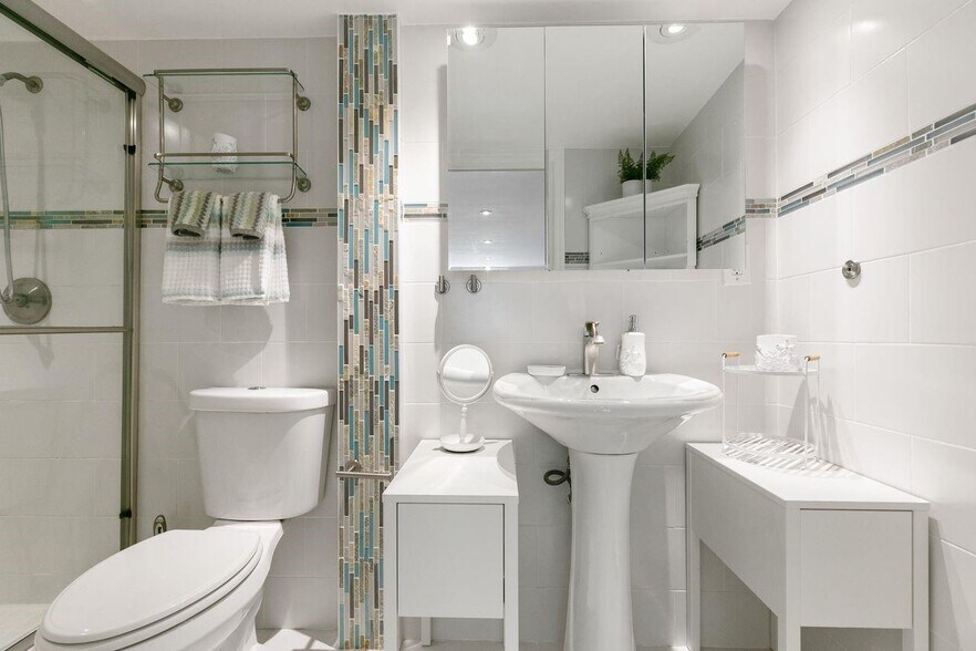 Building Photo - 1900 N Victoria Park Rd