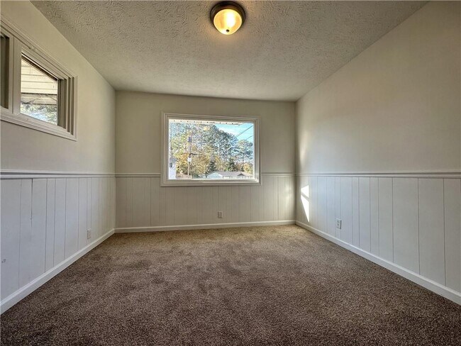 Building Photo - 503 Concord Woods Dr SE