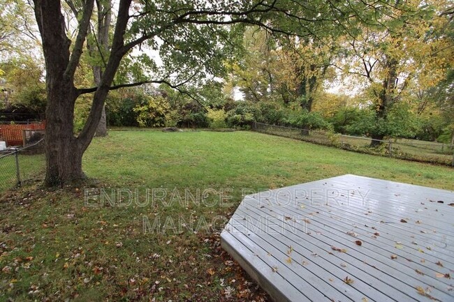 Building Photo - 1646 Raglan St