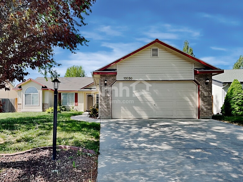 Primary Photo - 13350 W Rochester St