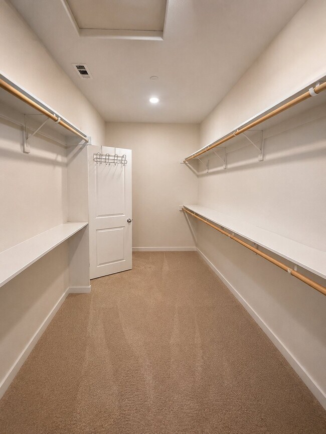 Building Photo - 11583 Kitetail Dr