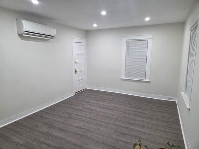 Building Photo - 11 Rice Ave