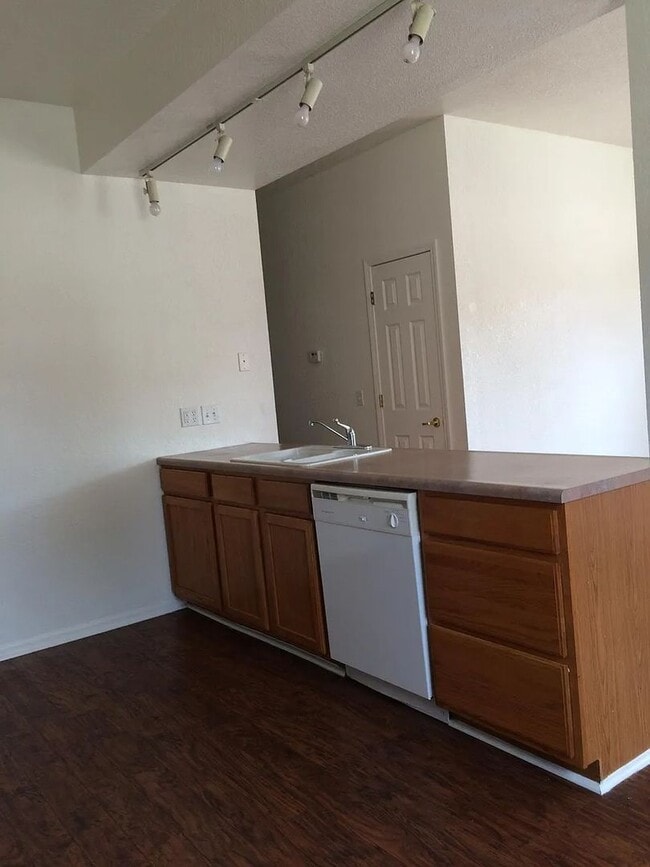 Building Photo - 404 S Marion St