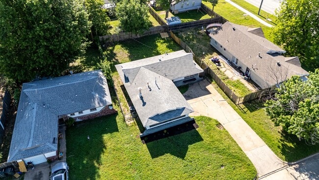 Building Photo - 4 Bedroom Rent to Own Home Available!