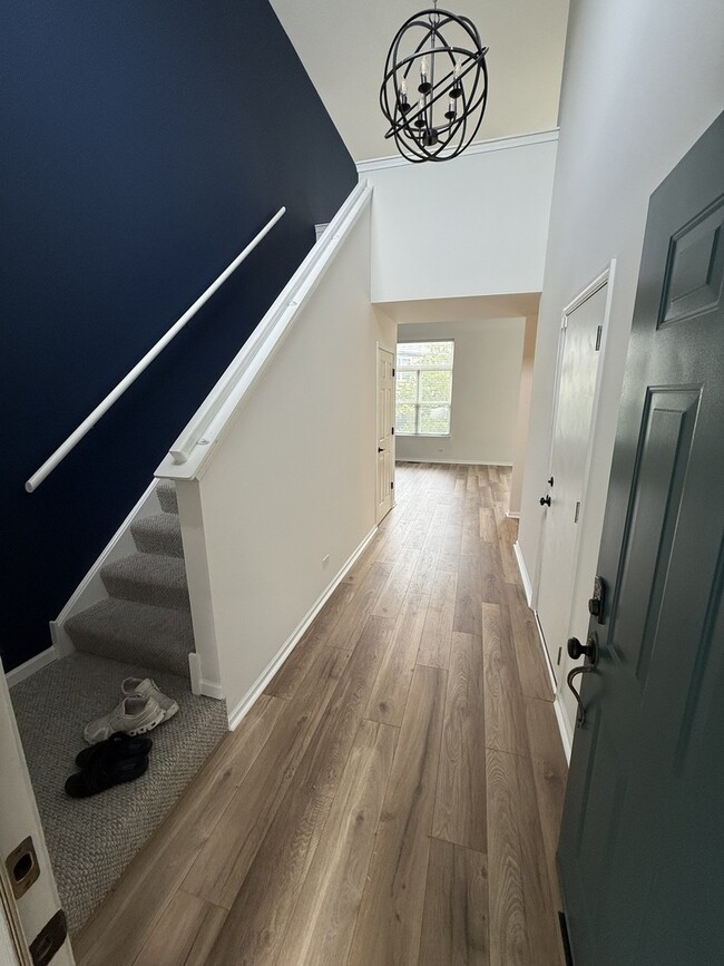 Building Photo - 368 S Jewel Ct