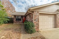 Building Photo - 2 Bedroom 2 bath duplex in East Fayetteville