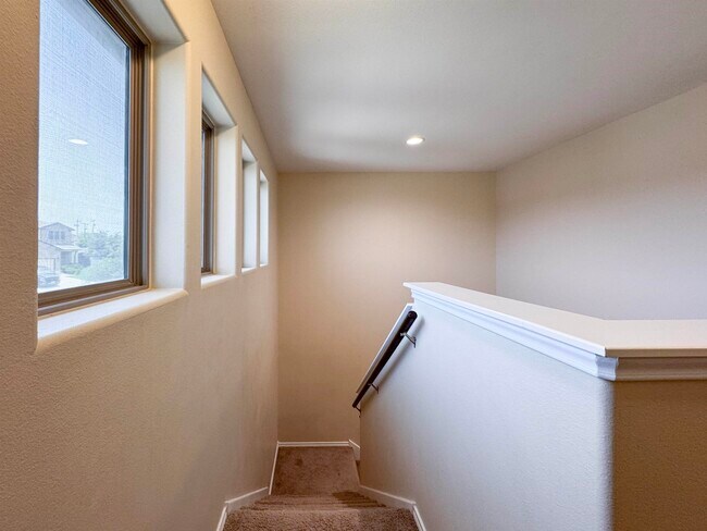 Building Photo - 4426 Gloria Dr