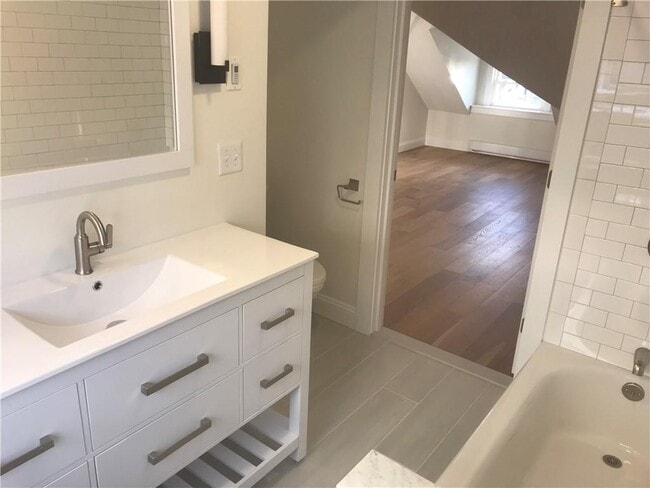 Building Photo - 445 Broadway