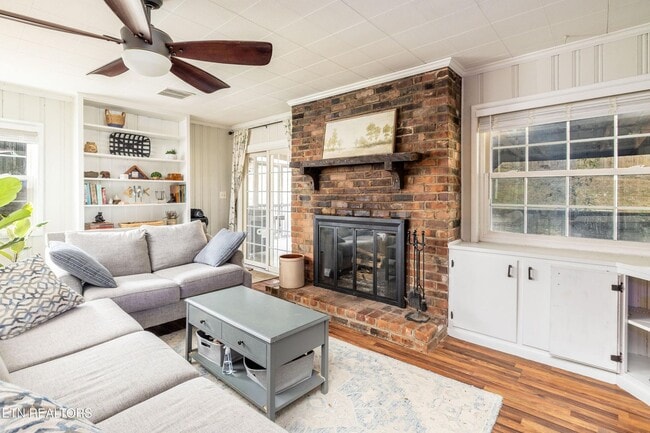 Building Photo - 319 Hermitage Dr