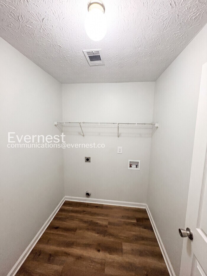 Building Photo - 908 Castle Ct