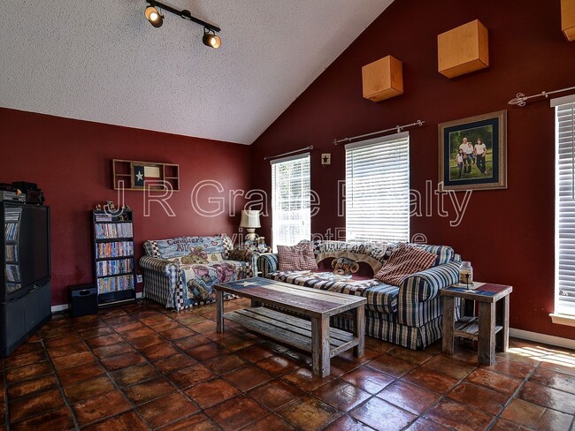 Building Photo - 1308 White River Dr
