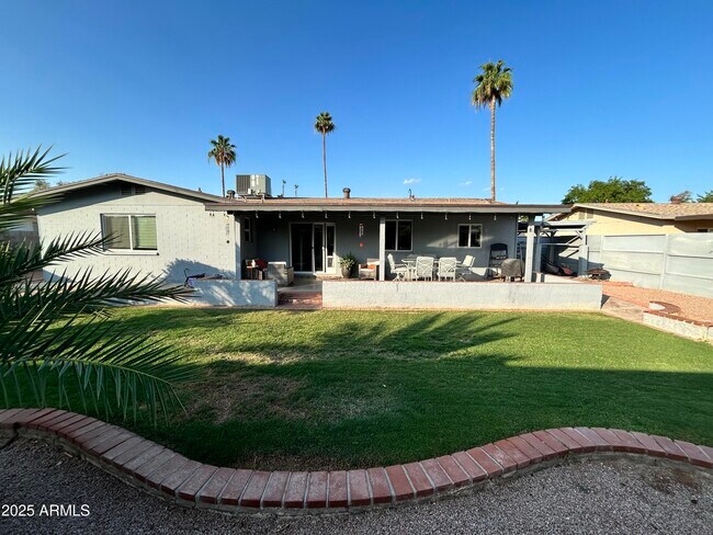 Building Photo - 1764 W Nido Ave