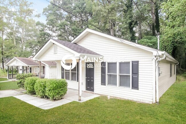 Building Photo - 4 Bedroom Pet-Friendly Home in FAIRBURN, G...