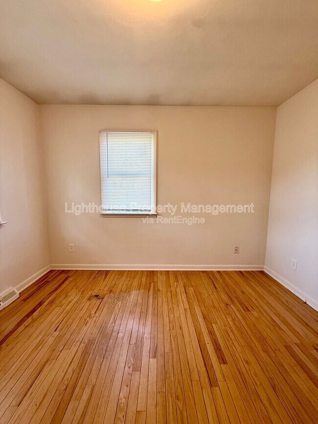Building Photo - 2108 Woodbine Ave