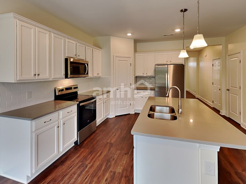 Building Photo - 5208 Valor Dr