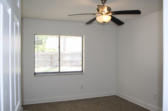 Building Photo - Enjoy Peaceful Living in this Northdale Co...
