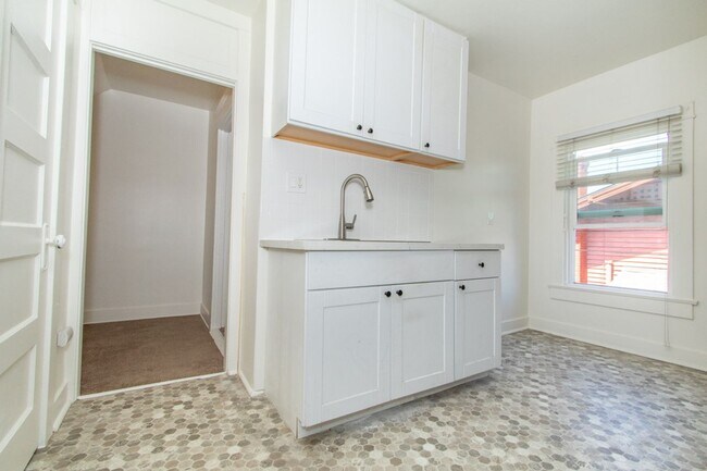 Building Photo - 2 Bedroom 1 Bath + Loft Apartment - One Bl...