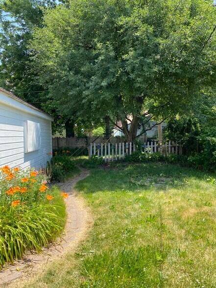 Building Photo - 11448 Columbia