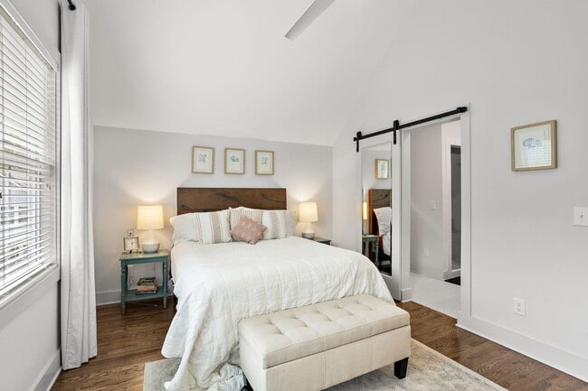 Building Photo - Stunning Gem in the heart of East Nashville!!