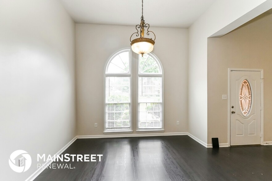 Building Photo - 4227 Old Forest Rd