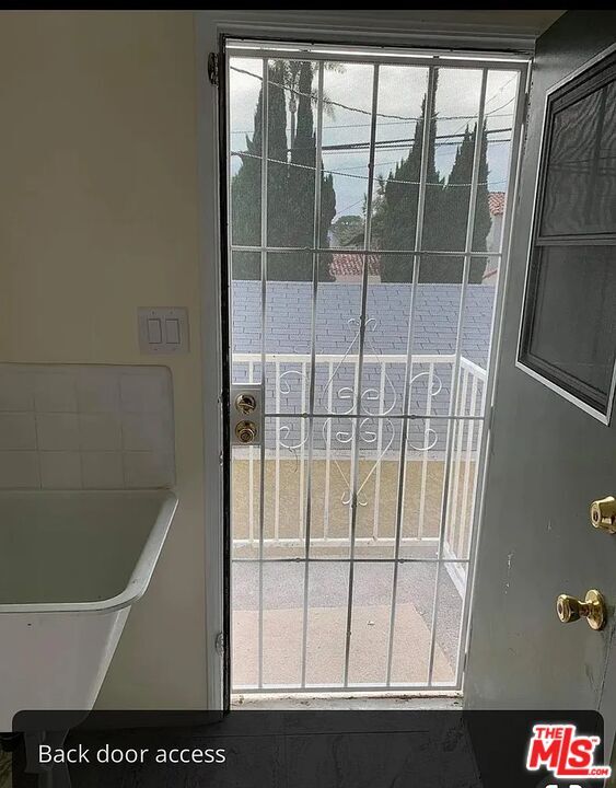 Building Photo - 5913 Overhill Dr