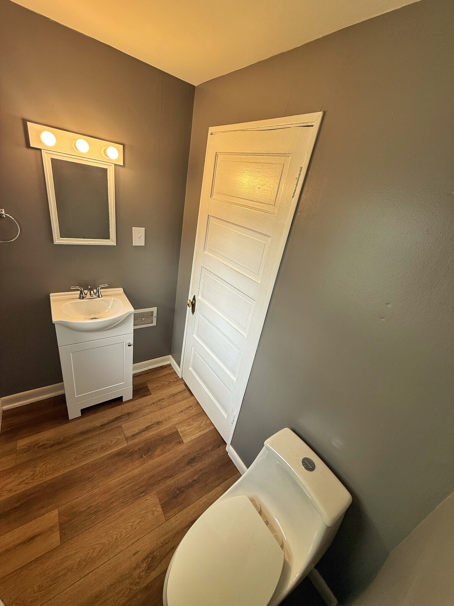 Building Photo - 49 Lynwood Ave