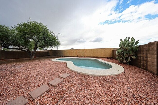 Building Photo - MOVE IN SPECIALS!! Lovely 4-bedroom, 2-bat...